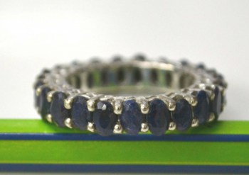 Zilveren edelsteen ring rond om gezet met Saffieren maat 19 mm